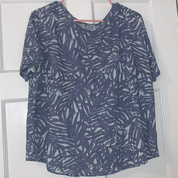 Old Navy Flowy Top with Pocket - Picture 1 of 2